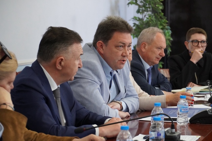 Кметът на Петрич на среща в МЗ: Недостигът на кадри поставя общинските болници под сериозен риск
