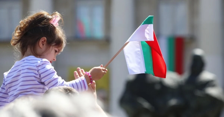 Времето на 24 май: Слънчев предобед, бури и риск от градушки след обяд