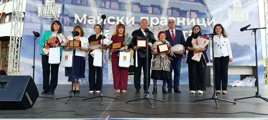 Нина Гюргина, Мариана Петрова, Павлина Кишкина и Гергана Николова са новите учители на годината в Дупница 