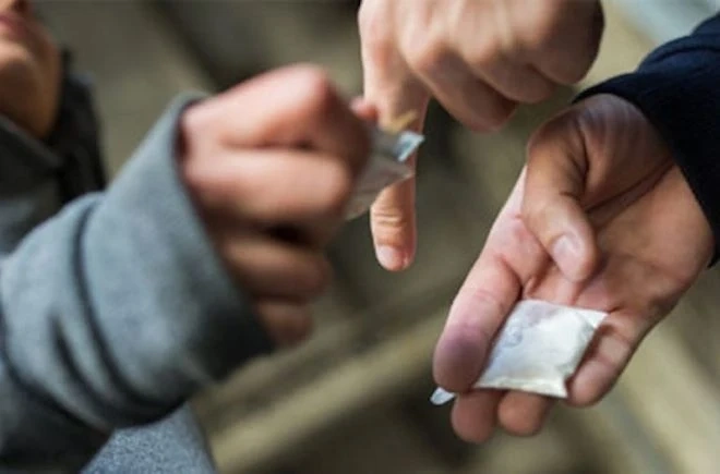 Смъртта в Благоевград отвори тежка тема: Дрогата стига до децата само с едно съобщение в Telegram
