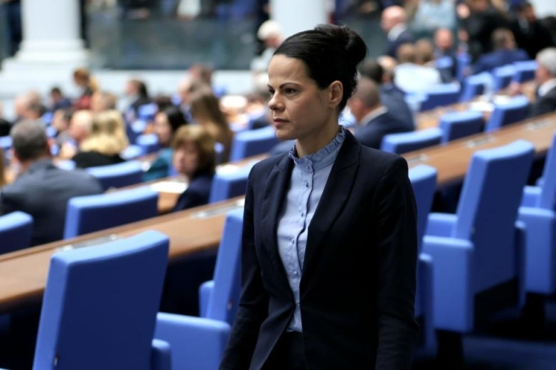 „Това е тежко наследство“: Ивкова разкри, че близо 57 млн. евро по проекти са в риск