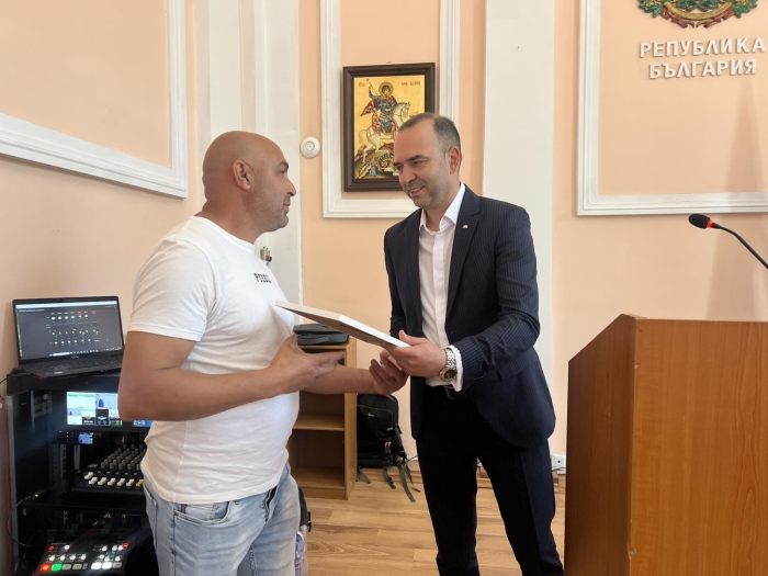 Наградиха с грамота за „Гражданска доблест“ мъжа, открил изгубения 5-годишен Маурисио край Кюстендил