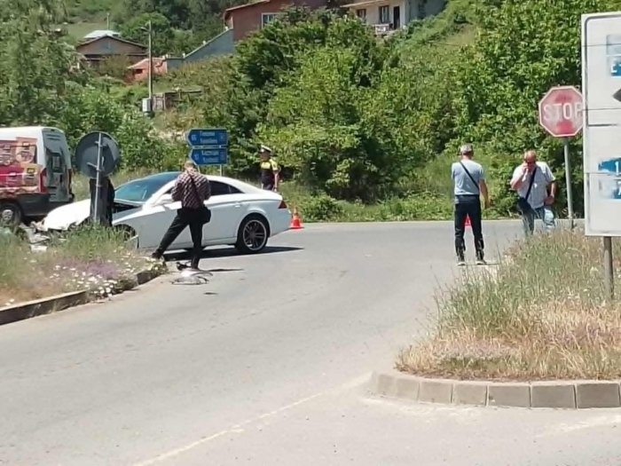(Обновено) Мотоциклетист е в реанимация след катастрофа в Дупница
