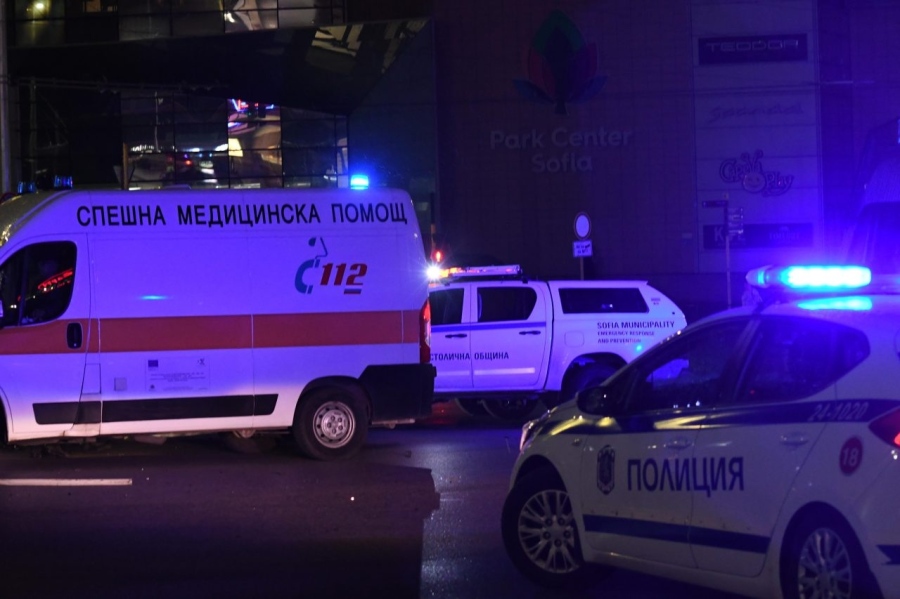 Тежка катастрофа в Самораново: Двама младежи са в реанимация с черепно-мозъчни травми след удар в стена