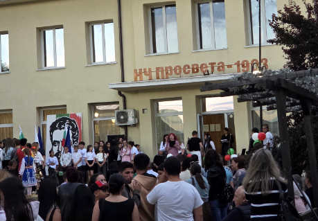 Бобовдолци се преклониха пред подвига на Ботев
