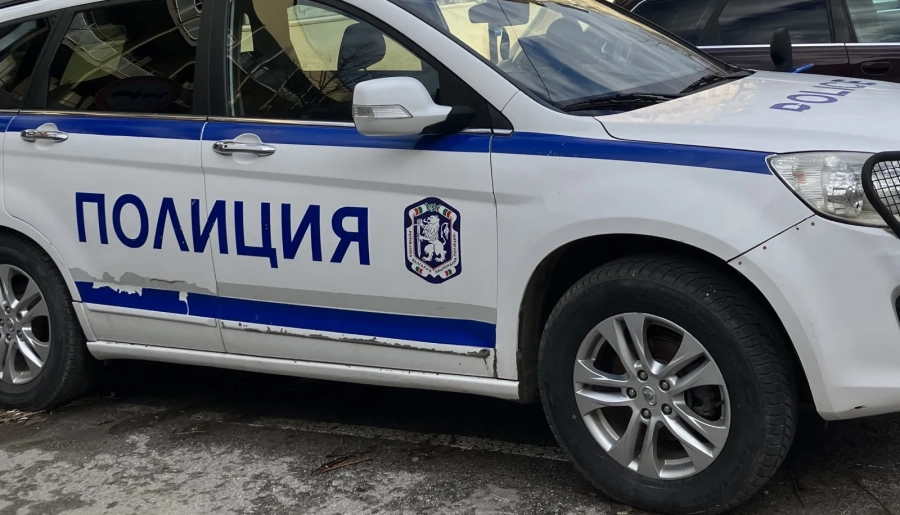 Мъж преби със сопа 8-годишния си син и роднини