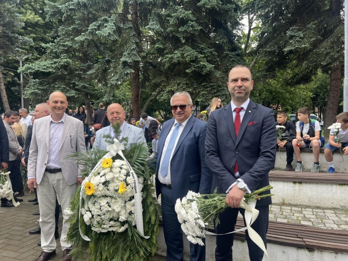Стотици кюстендилци се включиха в общоградското поклонение пред подвига на Ботев и загиналите за свободата