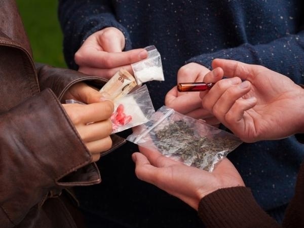 Дете с амфетамин в Перник: Задържаха 14-годишен с 2,5 грама наркотично вещество