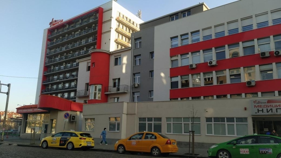 Брутален побой над таксиметров шофьор в Перник, мъжът е в „Пирогов“ с тежки фрактури