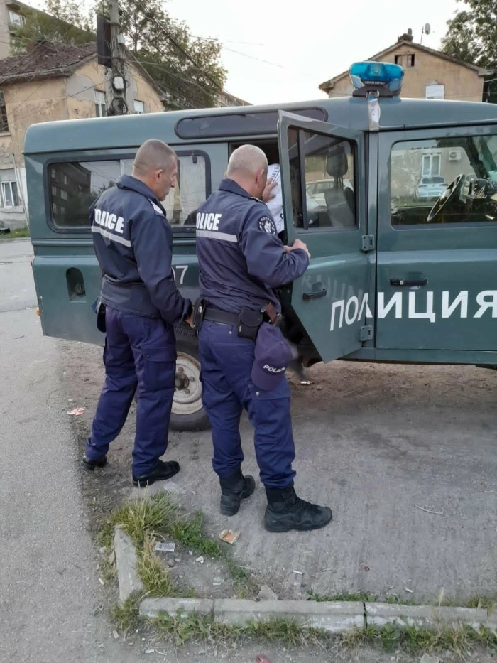 След мелетата в „Хумни дол” : Двама задържани и обвинени – полицията респектира  с масирано присъствие и проверки