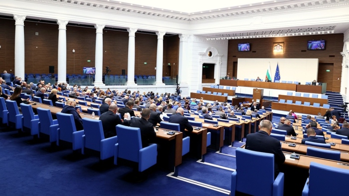 До 3,8 млрд. евро нов дълг: парламентът започва дебат по промените в удължителния бюджет