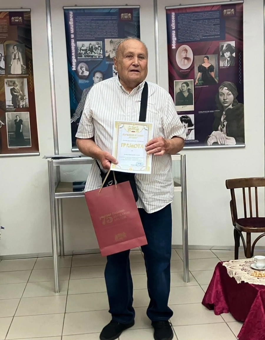 Методи Методиев получи награда за най-ценно дарение в архива на Перник