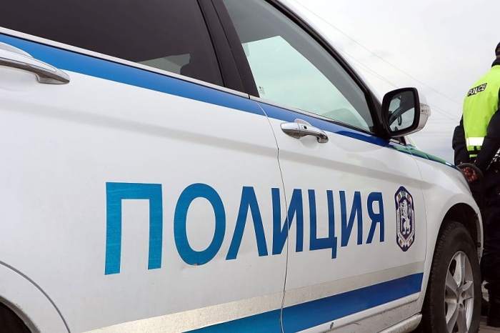 Шофьор не спази дистанция и удари пасат край Лешница