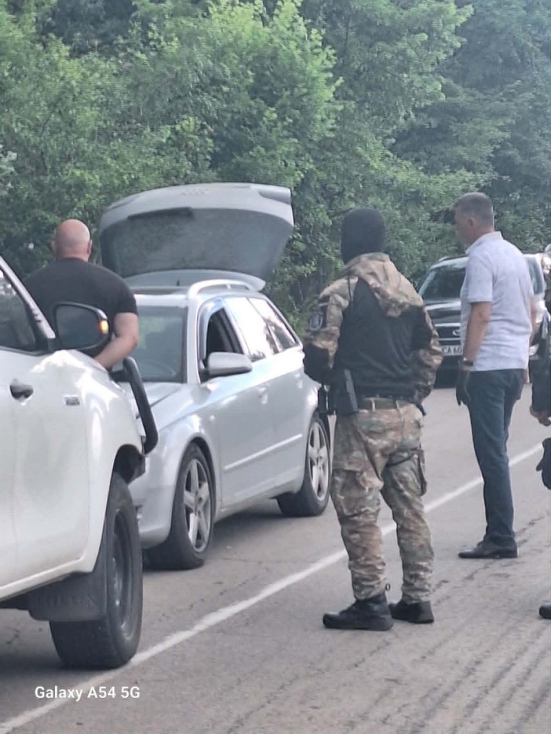 Удар срещу наркоразпространението в Радомирско: иззети близо килограм метамфетамин и над 80 грама марихуана