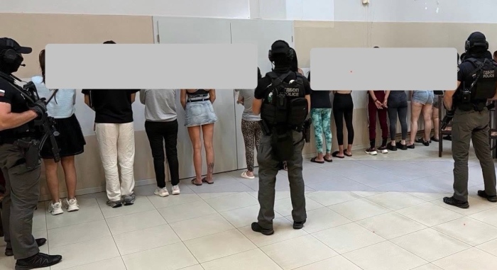 Акцията в „Ботунец“ с 36 ареста: Разбита е група, свързвана с „Калашниците“, открити са оръжия и списъци с жени