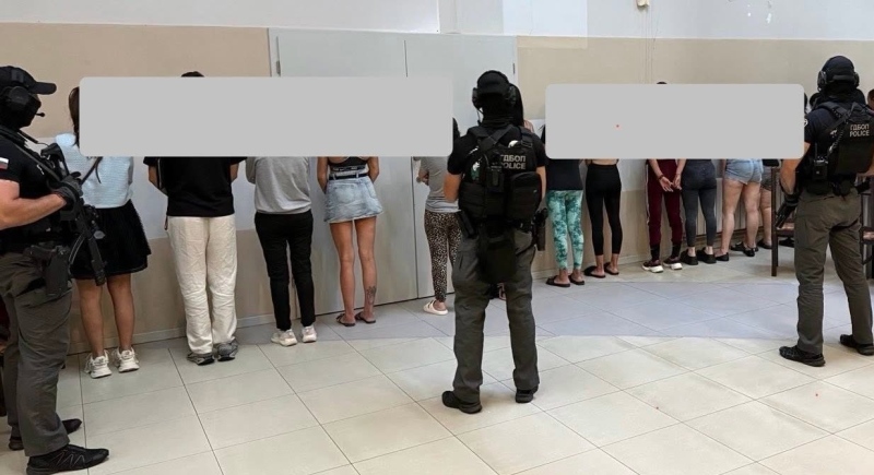 Акцията в „Ботунец“ с 36 ареста: Разбита е група, свързвана с „Калашниците“, открити са оръжия и списъци с жени