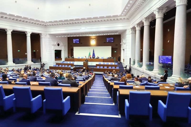 Българските депутати вземат най-високите заплати в Европа спрямо МРЗ
