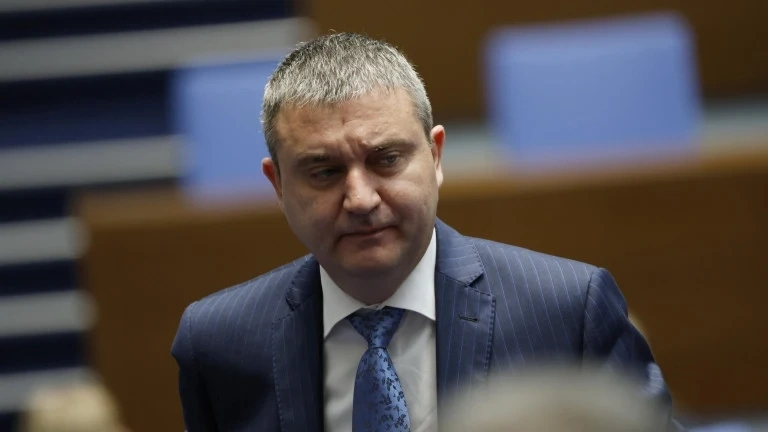 Горанов предупреди: Без бързи мерки България ще „агонизира“ с бюджета