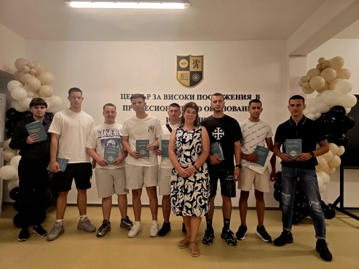 Випуск 2026 на ПГ „Акад. Сергей П. Корольов“ в Дупница получи дипломите си на тържествена церемония