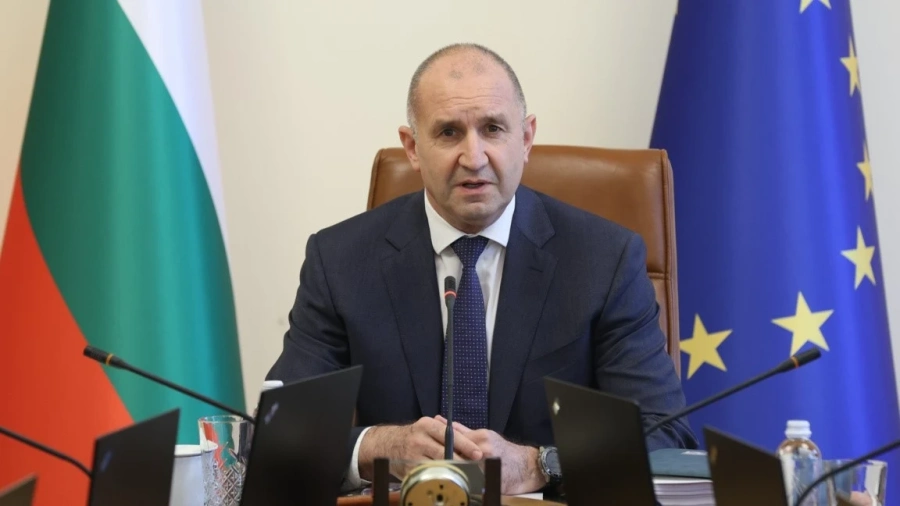 Радев: Бюджетният дефицит ще бъде „доста над 3%“