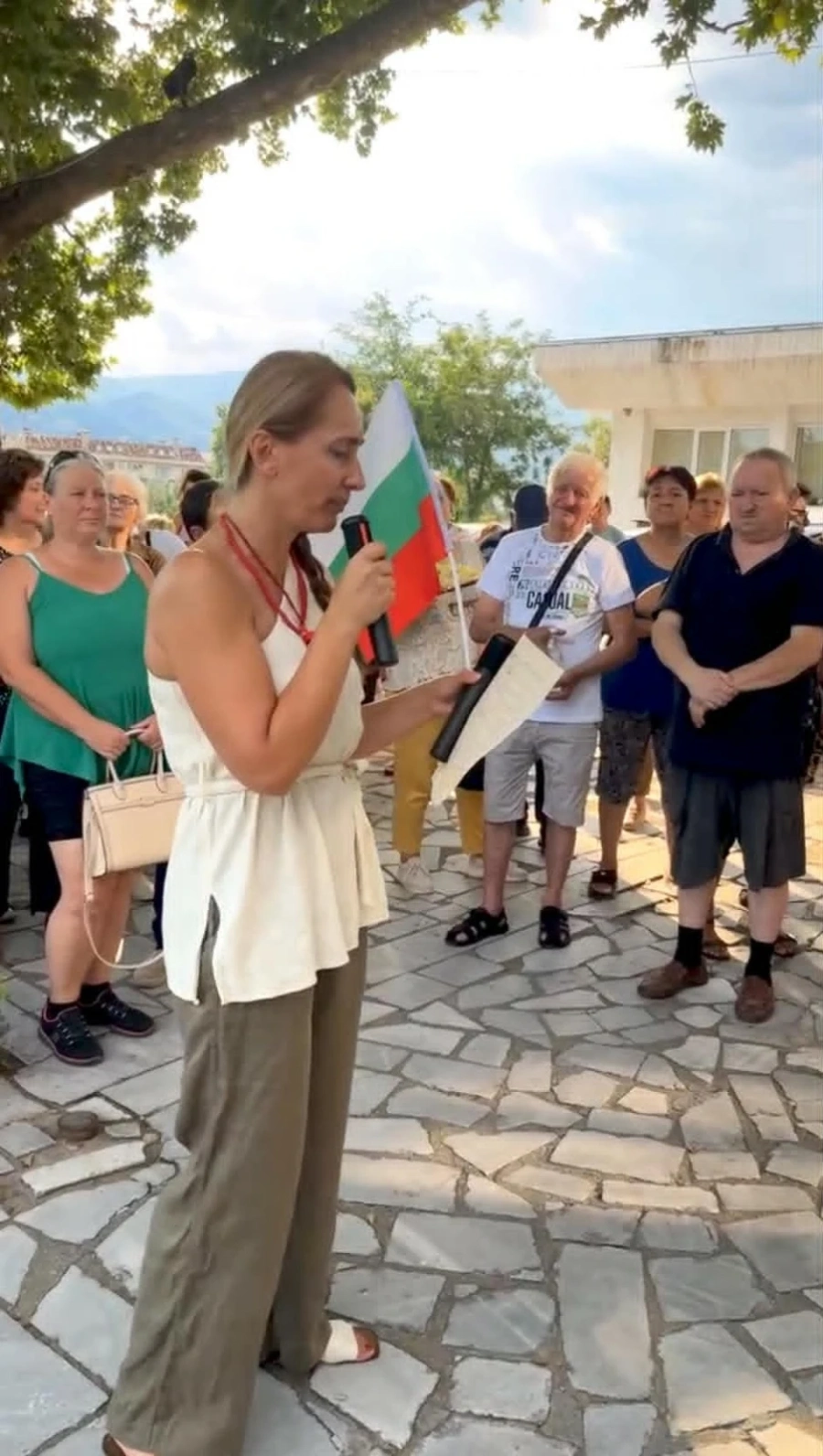 Над 100 души протестираха в Струмяни: Искаме  вода! Жаби запушват чешмите в махала Костур