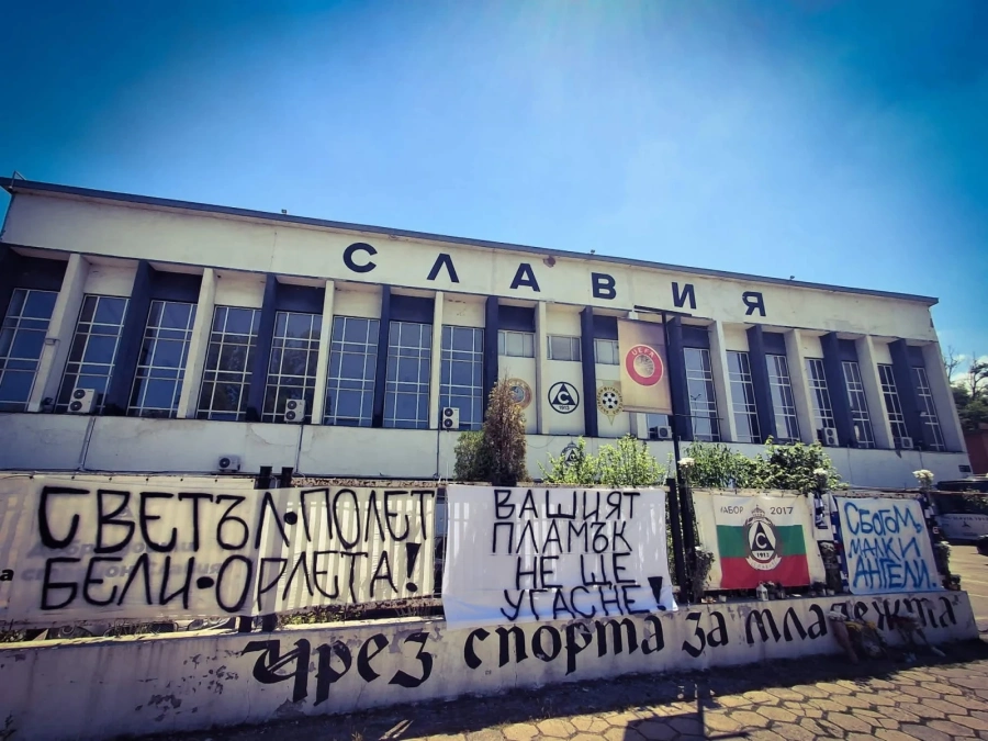 Последно сбогом с Иван от Благоевград и 9-годишния Мишо, загинали в черната катастрофа с деца от \