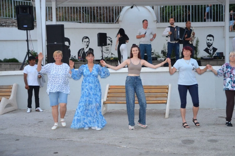 С дълги хора и богата програма Брежани даде предпразничен старт на честванията за Петровден