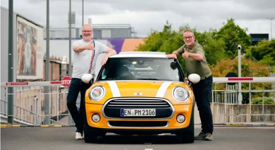 Германец измина над 1 милион километра с трицилиндров Mini Cooper
