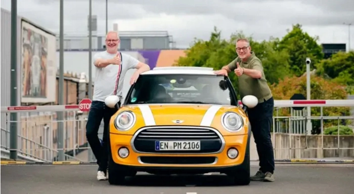 Германец измина над 1 милион километра с трицилиндров Mini Cooper