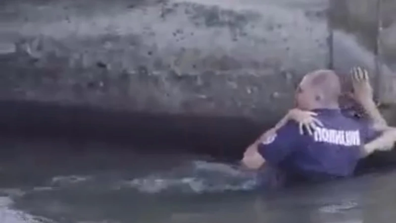 (видео) Полицай спаси 14-годишно момче от водите на река Марица край село Огняново