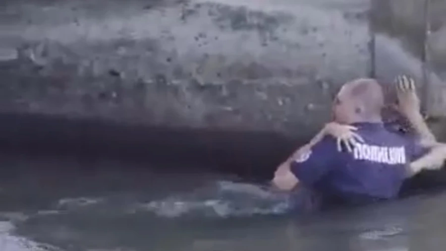 (видео) Полицай спаси 14-годишно момче от водите на река Марица край село Огняново
