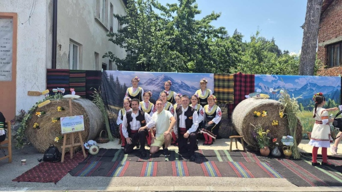 Самодейците от Мламолово грабнаха статуетка на фестивала в Доспей