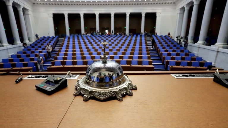 Народното събрание решава за ръководството на ДАР и подготвя процедура за избор на председател на ДАНС
