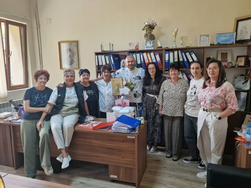 С много обич читалището в Белица отпразнува 60-я юбилей на своя колежка