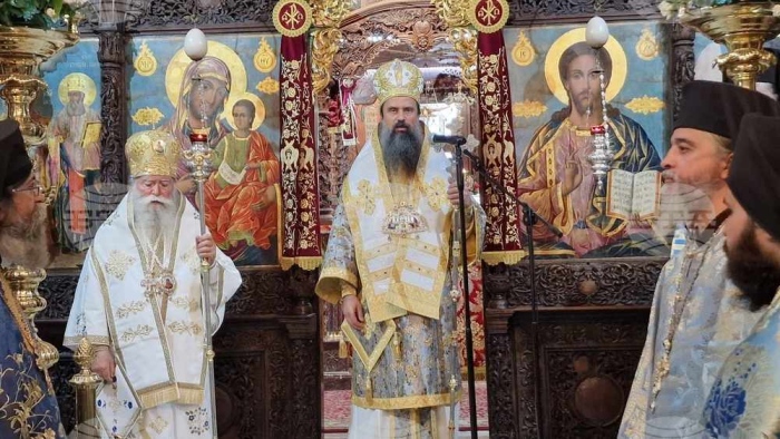 Патриарх Даниил оглави литургията за празника на иконата на Св. Богородица „Троеручица“ в Троянския манастир