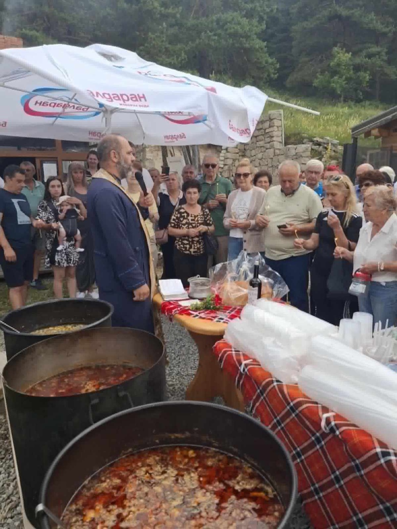 Хижа „Осогово“ отбеляза 98 години с празник в планината и овчи курбан