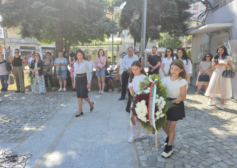 Поклон пред Апостола: Дупница отбеляза 189 години от рождението на Левски