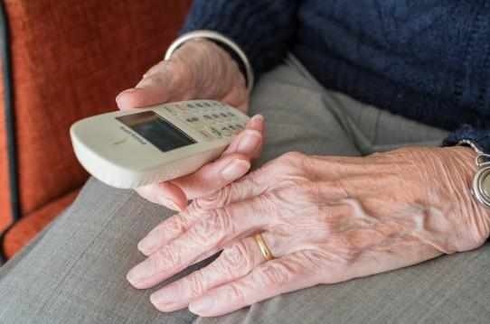 Телефонни измамници взеха близо 9 000 евро от 88-годишен мъж в Драгичево, полицията ги върна за часове