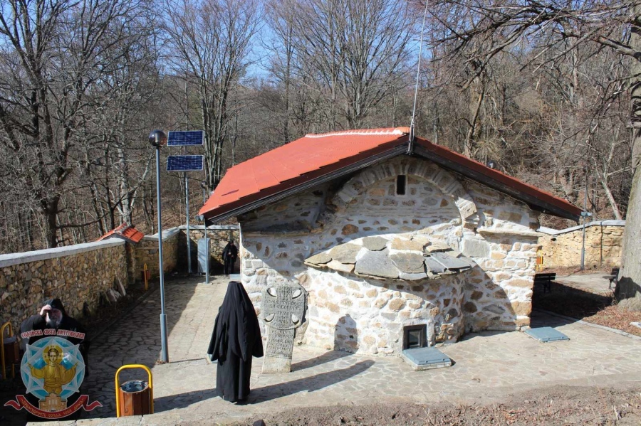 Доброволци отново се събират за Билинския манастир край Брезник: Разчистват двора и пътеката към старата чешма