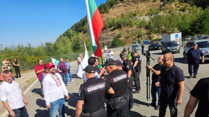 Земеделци блокираха пътя Русе - Маказа в протест срещу ниските изкупни цени