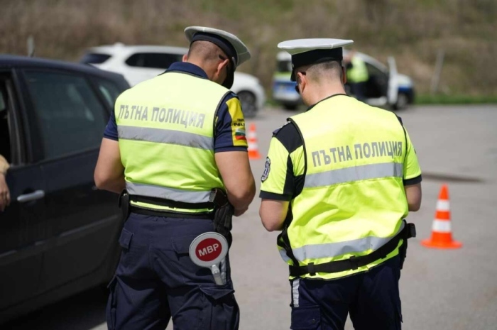 Двама с мотори в нарушение за ден: младеж в Дупница и неправоспособен в Бобов дол попаднаха в полицията