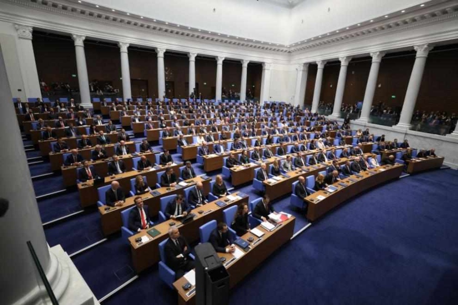 „Само“ 23 дни лятна ваканция за депутатите