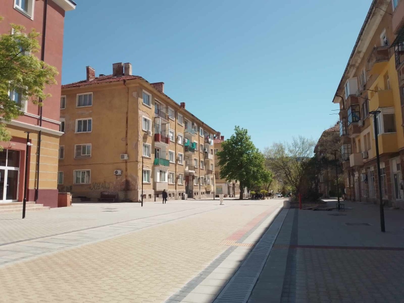 „Булпланинвест“ и „Пиринстройинженеринг“ се борят за поръчката за ремонт на главната улица в Бобов дол