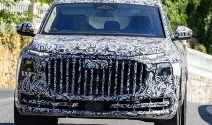 Това е върховата модификация Audi Q9 Horch, чиято еднинствена мисия е да стъжни живота на Mercedes-Maybach GLS