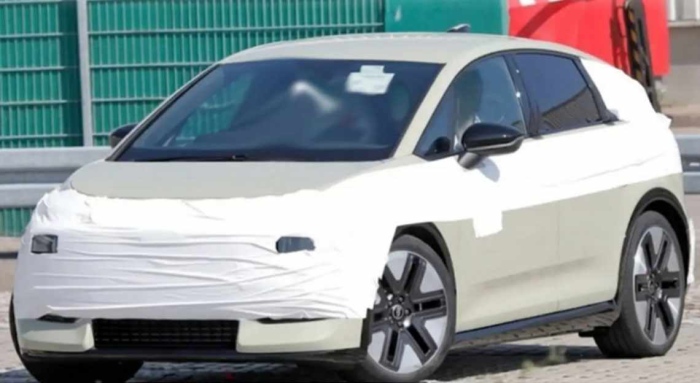 Новото поколение Audi A2 e-tron свали част от камуфлажа
