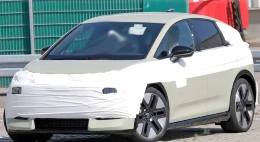 Новото поколение Audi A2 e-tron свали част от камуфлажа