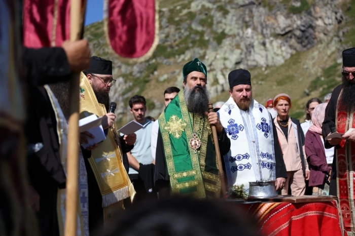 Патриарх Даниил от Езерата до Дупница: Водосвет край Бъбрека и посрещане на Хавайската икона на Богородица в един ден