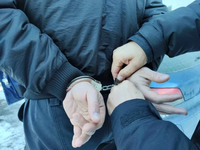 Рецидивист остава в ареста за наркотици и отглеждане на канабис в Кюстендил