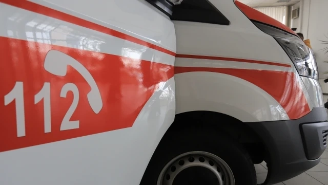 Транспортираха в столична болница блъснатата от микробус в Перник, жената е тежко пострадала