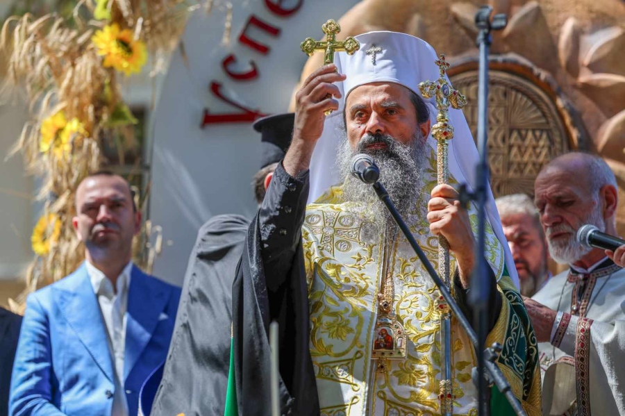 (Снимки) Патриарх Даниил благослови Кюстендил в деня на Голяма Богородица: Хлябът и вярата събраха жители и гости на XIX форум „Панагия“